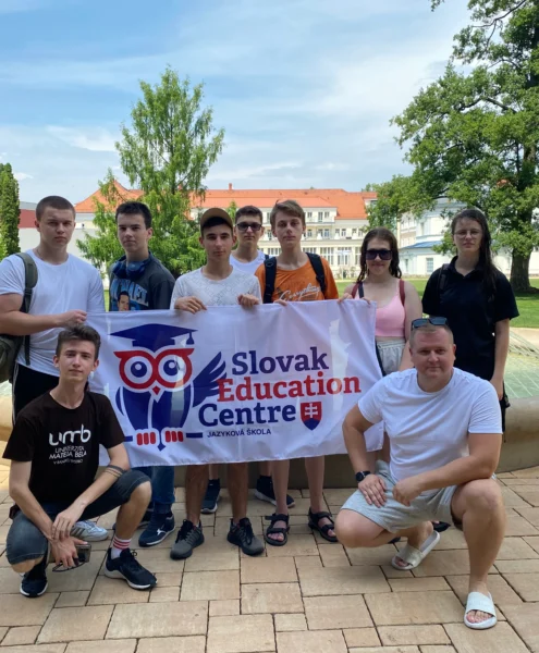 Фото участников летнего лагеря Slovak Education Centre 2024 после аквапарка