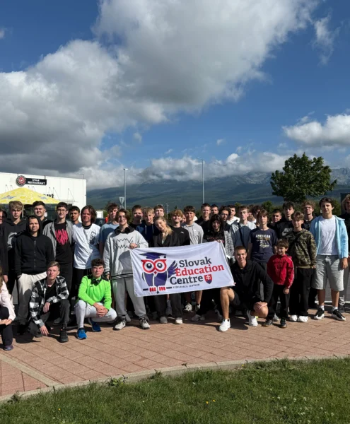 летний курс 2025 Slovak Education Centre по дороге в высокие татры остановились на заправке штрба